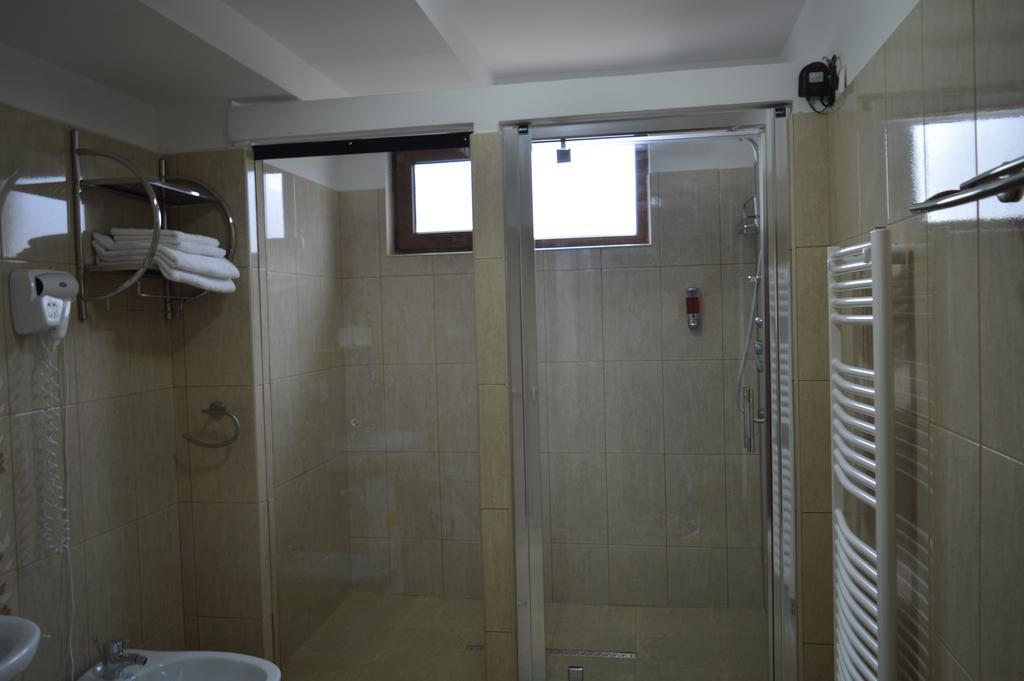 Vila Villador Piatra Neamt Room photo